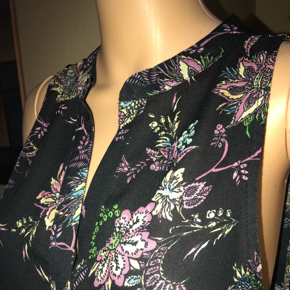 Let it be sleeveless blouse - Picture 7 of 8